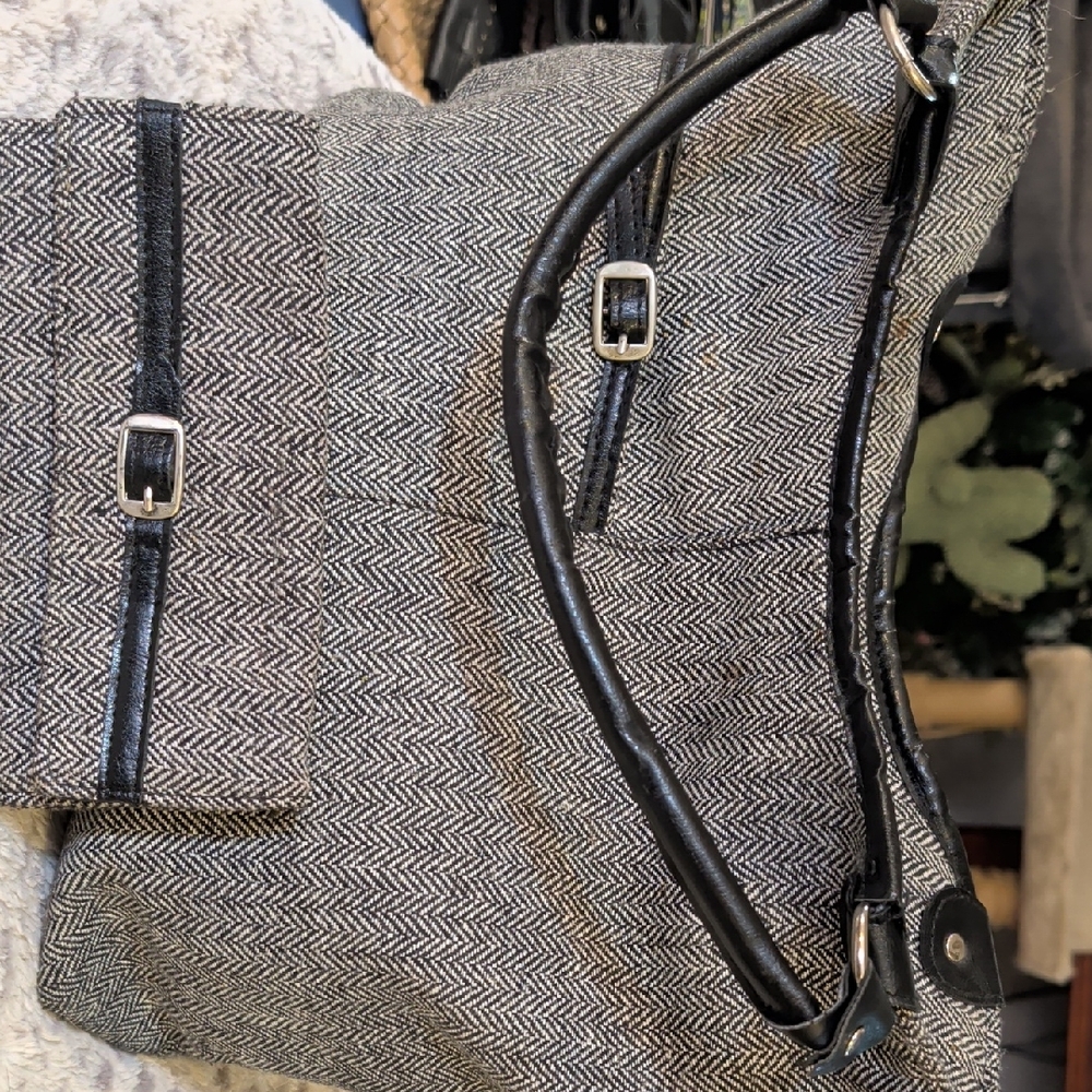 Source Unknown Black and Gray Herringbone Shoulder Bag